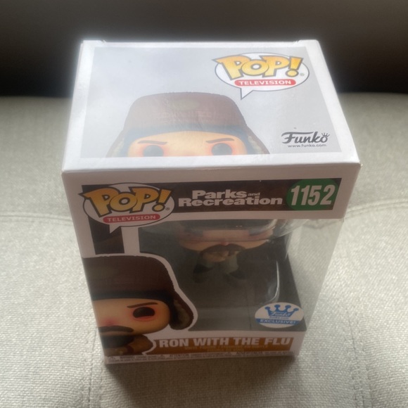 Ron Swanson funko pop - Picture 2 of 4